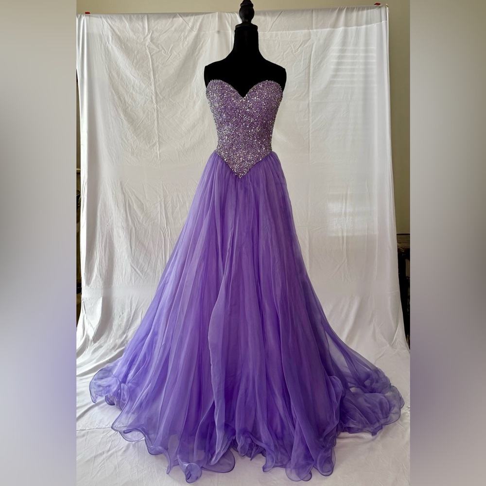 Jovani Custom Couture Ballgown in Lilac, Size 4